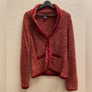 Vintage and versatile sweater with velvet trim